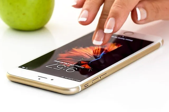 Smartphone avec applications de rencontre pour rencontrer des femmes slaves